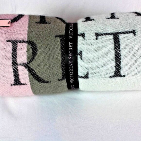 NWT Victoria’s Secret LARGE Blanket 50”x60” Throw - Picture 2 of 4